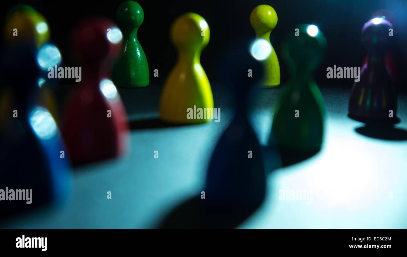 Le figure in colori diversi come rete sociale Foto Stock