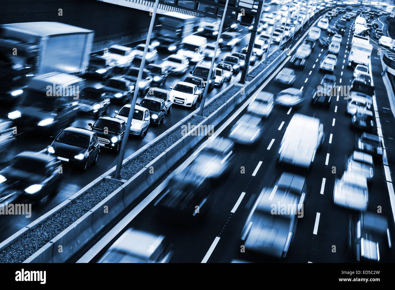 La congestione su una autostrada sul lettore RUSH hour Foto Stock
