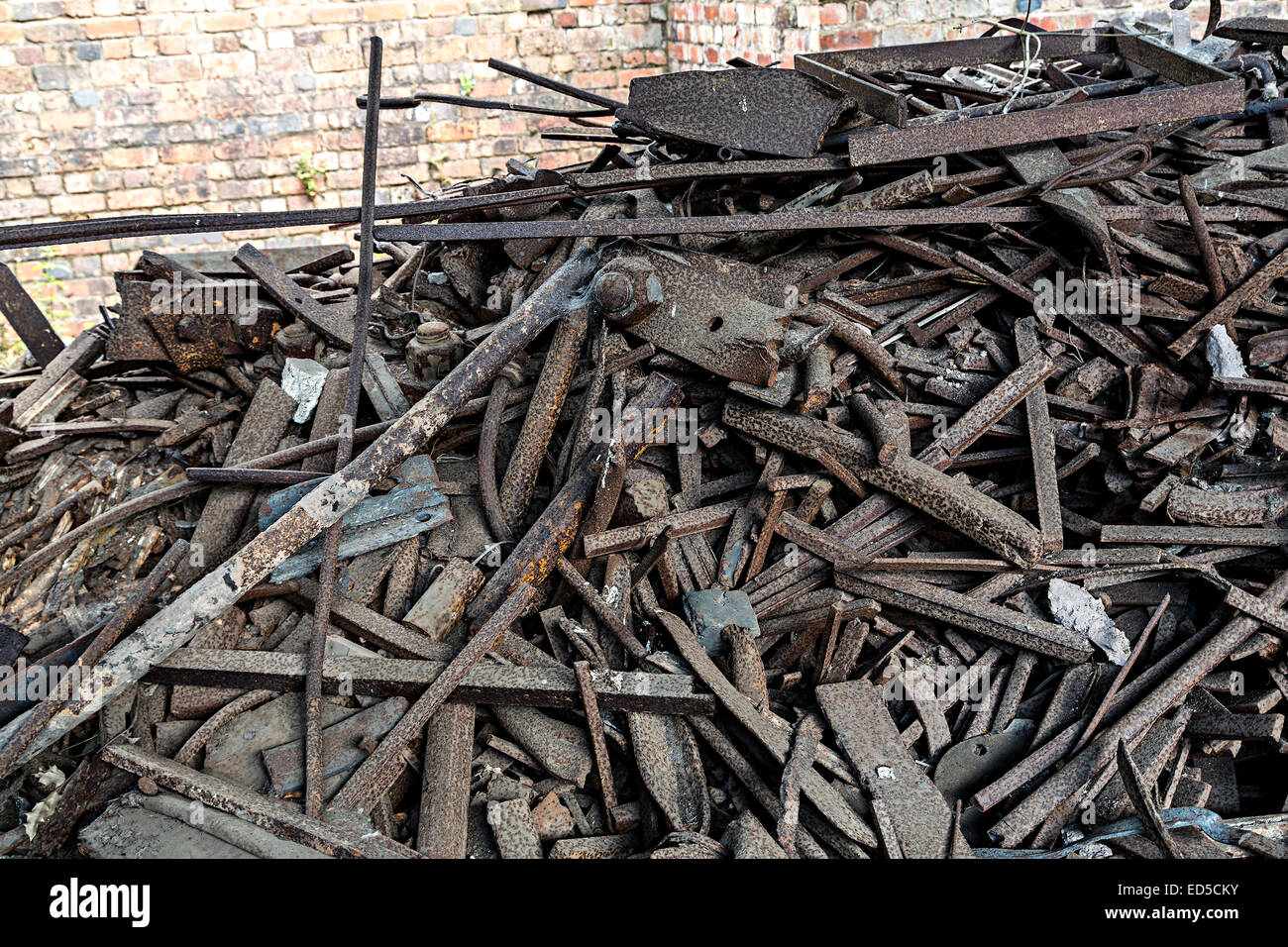 Cumulo di ruggine di metallo di scarto, England, Regno Unito Foto Stock