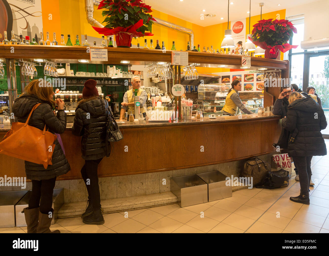 Bar e caffetteria, Stazione di Venezia stazione ferroviaria Santa Lucia di  Venezia, Italia Foto stock - Alamy