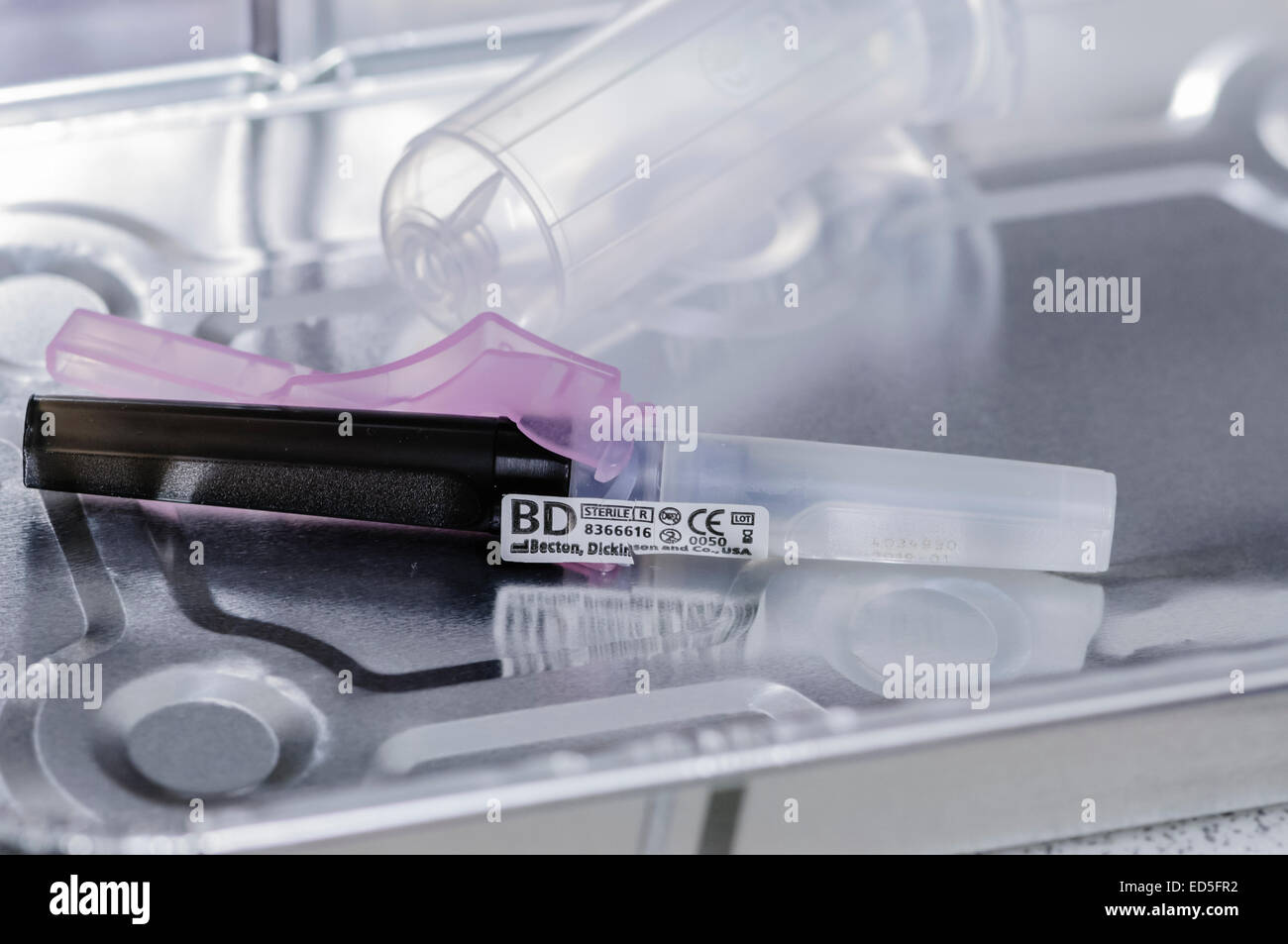 Un Nero BD Vacutainer ago pronti per l'uso. Foto Stock