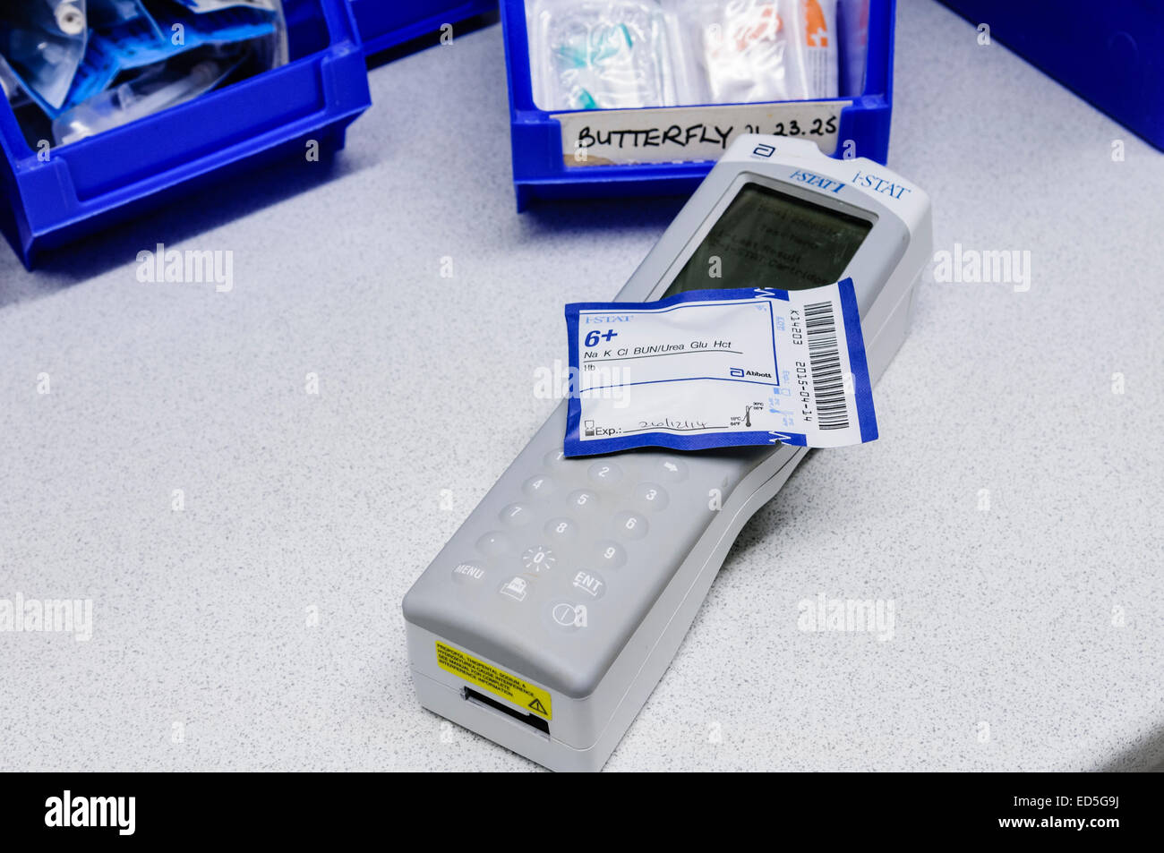 I-STAT macchina per la misurazione chimica del sangue e dei gas. Foto Stock