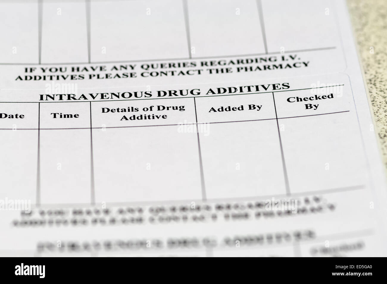 Le etichette utilizzate per registrare il farmaco additivi standard per le infusioni endovenose. Foto Stock