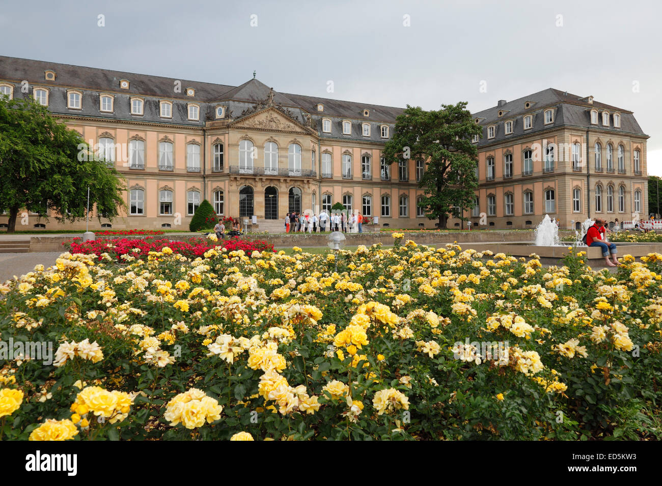 Neues Schloss (palazzo nuovo) a Schlossplatz (piazza del Castello) in Stuttgart Foto Stock