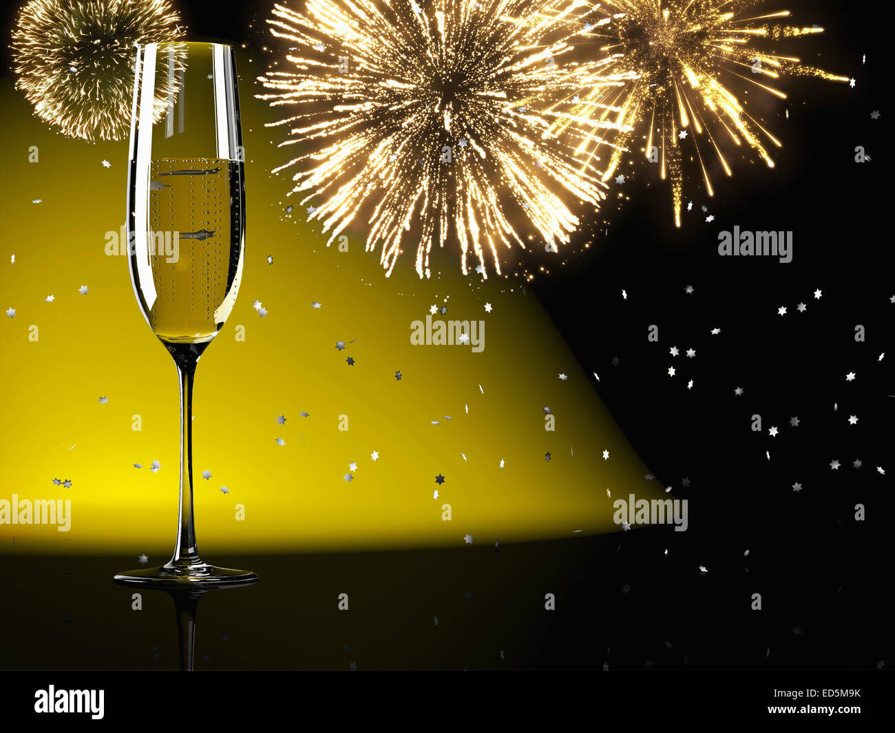 Bicchieri di champagne con fuochi d'artificio sullo sfondo Foto Stock
