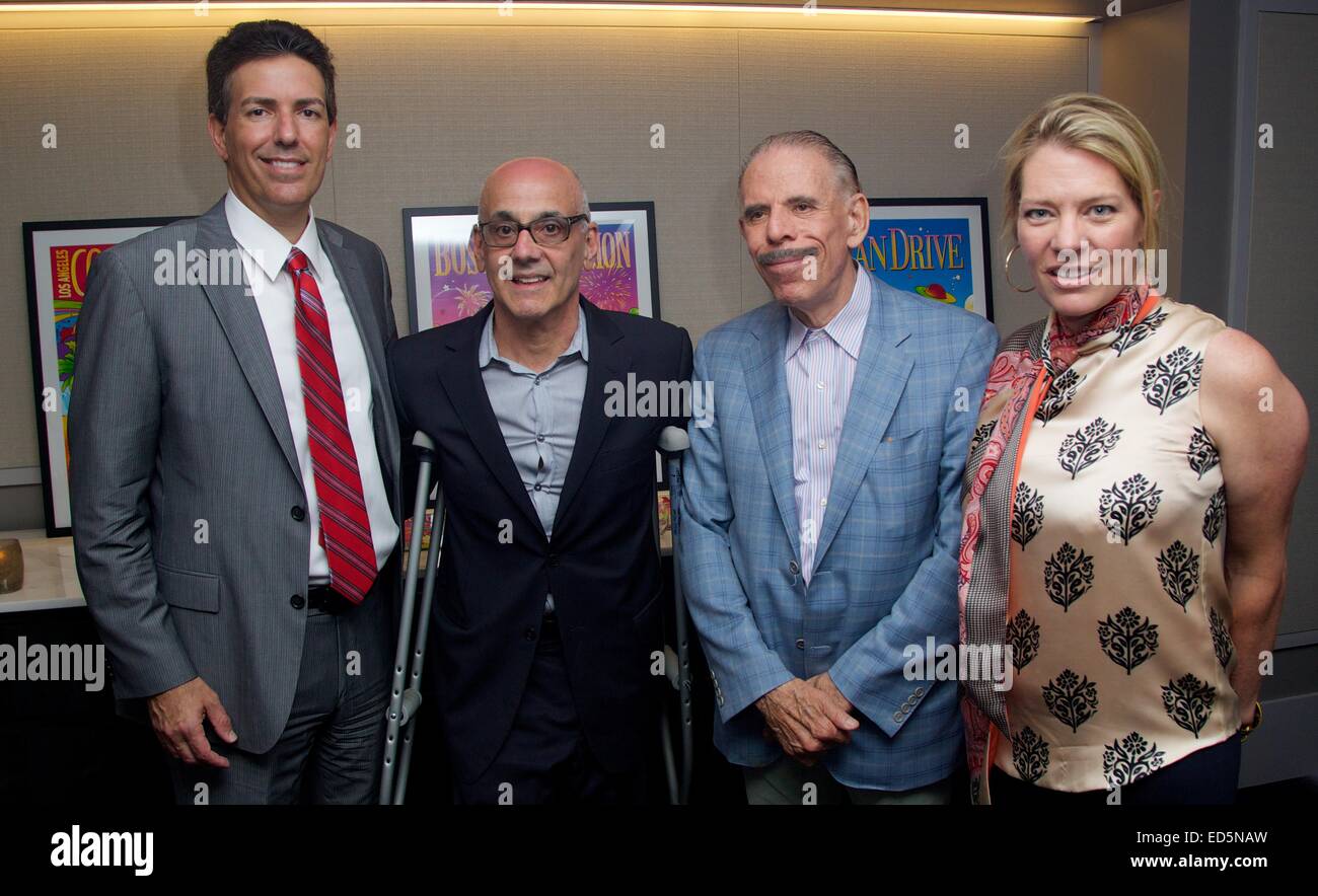 Gotham Magazine festeggia il suo numero estivo con Peter Max e la società umanitaria degli Stati Uniti presso la struttura Loews Regency Hotel dotato di: Peter Max,Katherine Nicholls,Wayne Pacelle,Coppy Holzman dove: la città di New York, New York, Stati Uniti quando: 25 giu 2 Foto Stock