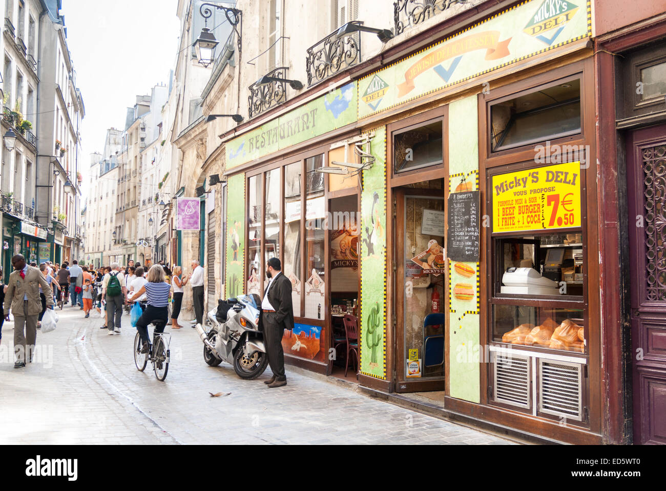 Micky's Deli in Rue des Rosiers nel quartiere ebraico di Marais, Parigi, Francia Foto Stock