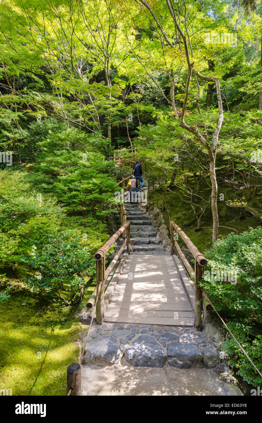Percorso del giardino a Ginkaku-ji, conosciuto anche come Tempio del Padiglione di Argento, Kyoto, Kansai, Giappone Foto Stock