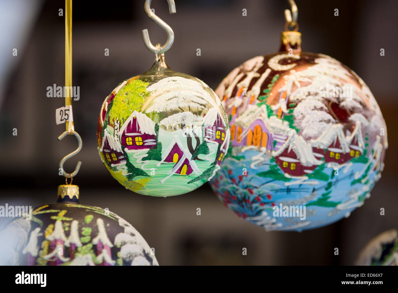 Praga souvenir artigianale di decorazioni di Natale. Praga è la capitale e la città più grande della Repubblica ceca. Foto Stock