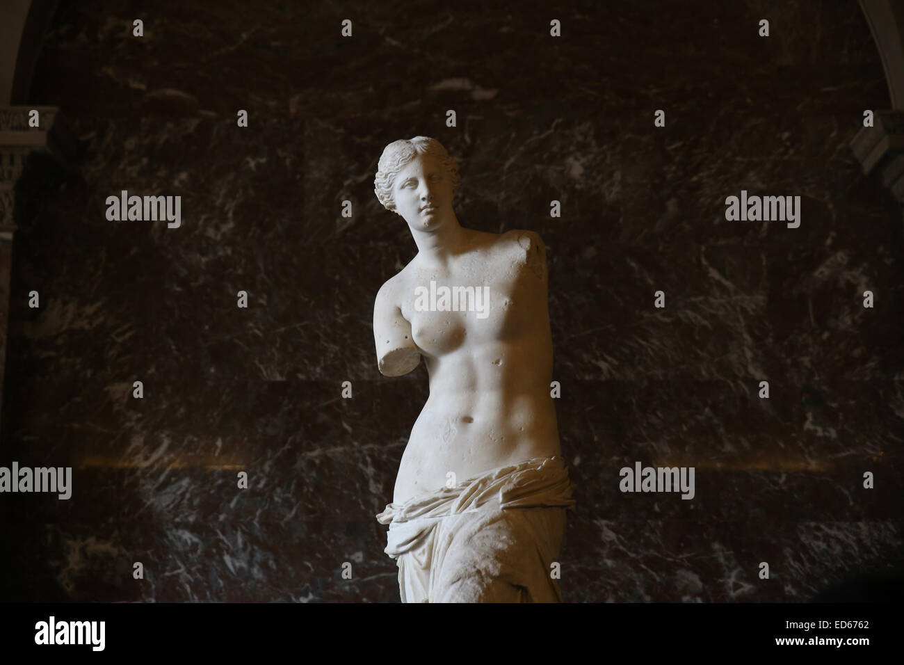Venere di Milo scultura all'interno del museo del Louvre Foto Stock