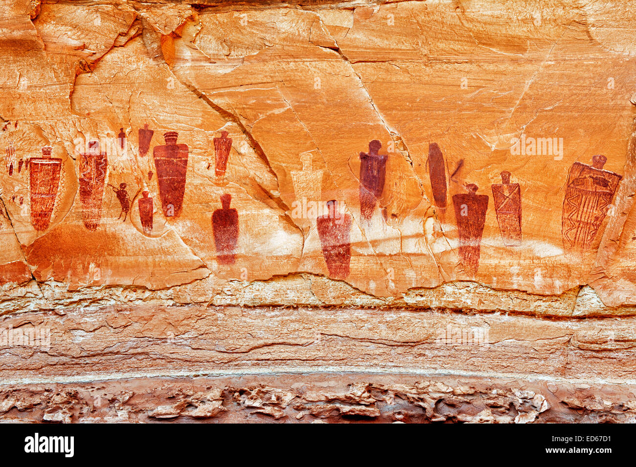 Questo indiana antica arte rupestre in Utah's remote Horseshoe Canyon e il Parco Nazionale di Canyonlands è parte della Grande Galleria. Foto Stock