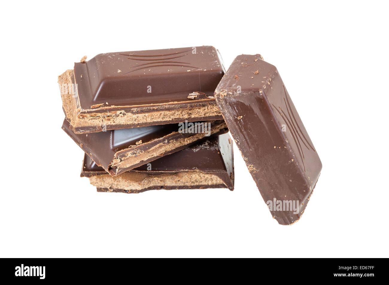 Pezzetti di cioccolato isolato su sfondo bianco con tracciato di ritaglio Foto Stock