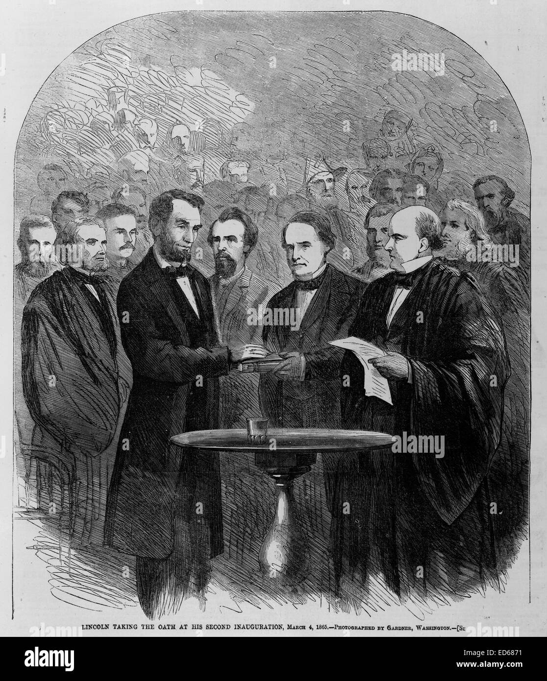 Lincoln tenendo il giuramento alla sua seconda inaugurazione, Marzo 4, 1865 Foto Stock