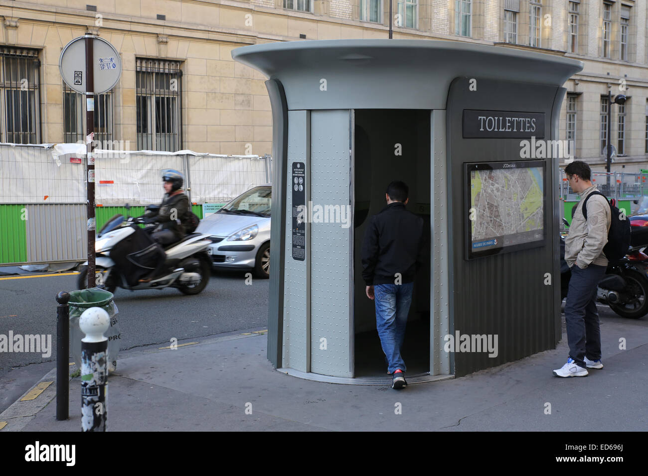 Parigi wc pubblico outdoor restroom street Foto Stock