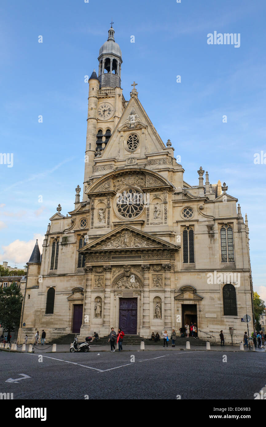 Saint-Étienne-du-Mont è una chiesa a Parigi, Francia, si trova sulle montagne Sainte-Geneviève vicino al Panthéon. Foto Stock