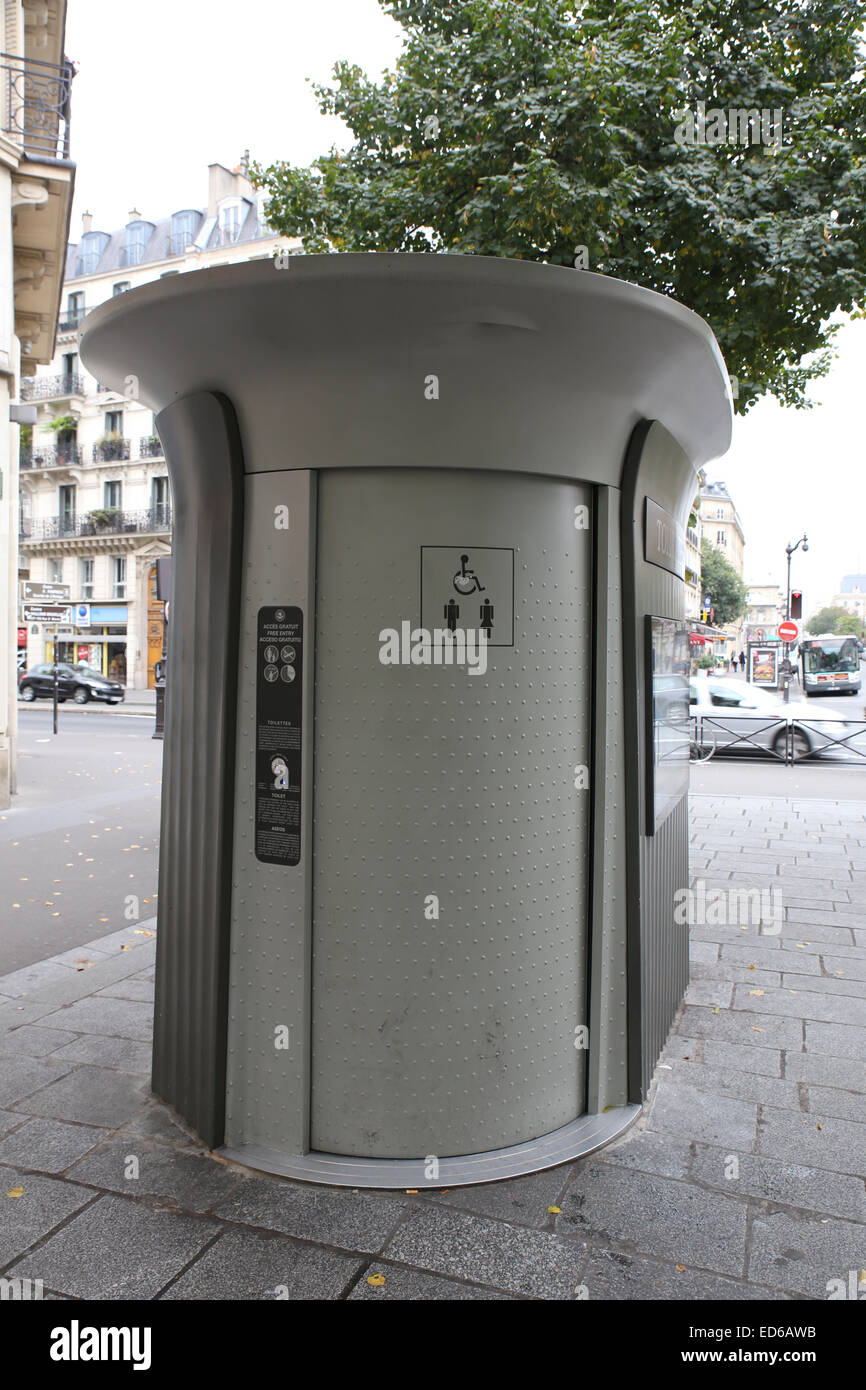 Parigi wc pubblico restroom outdoor Foto Stock