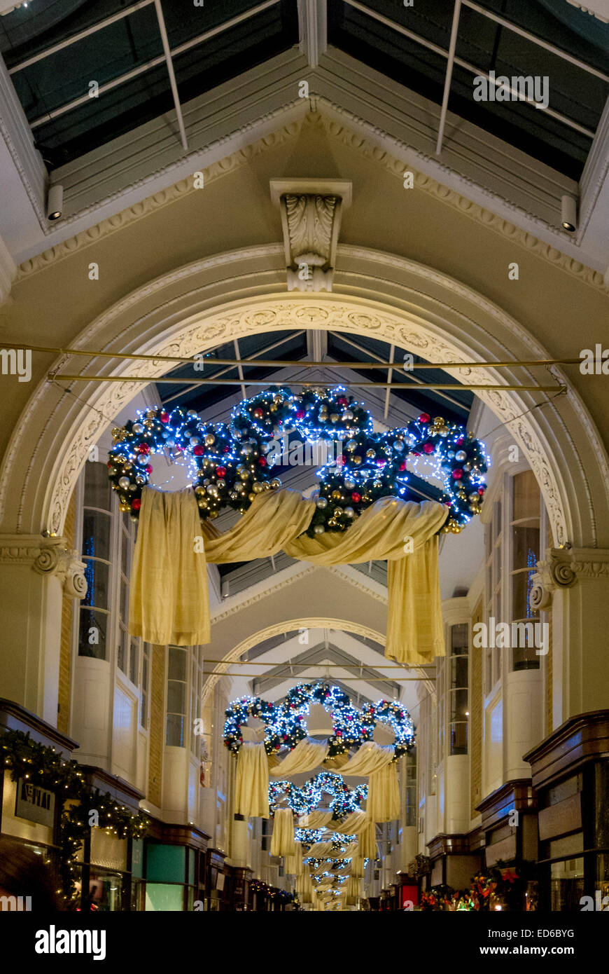 Le decorazioni di Natale in Burlington Arcade di Londra, Regno Unito. Foto Stock