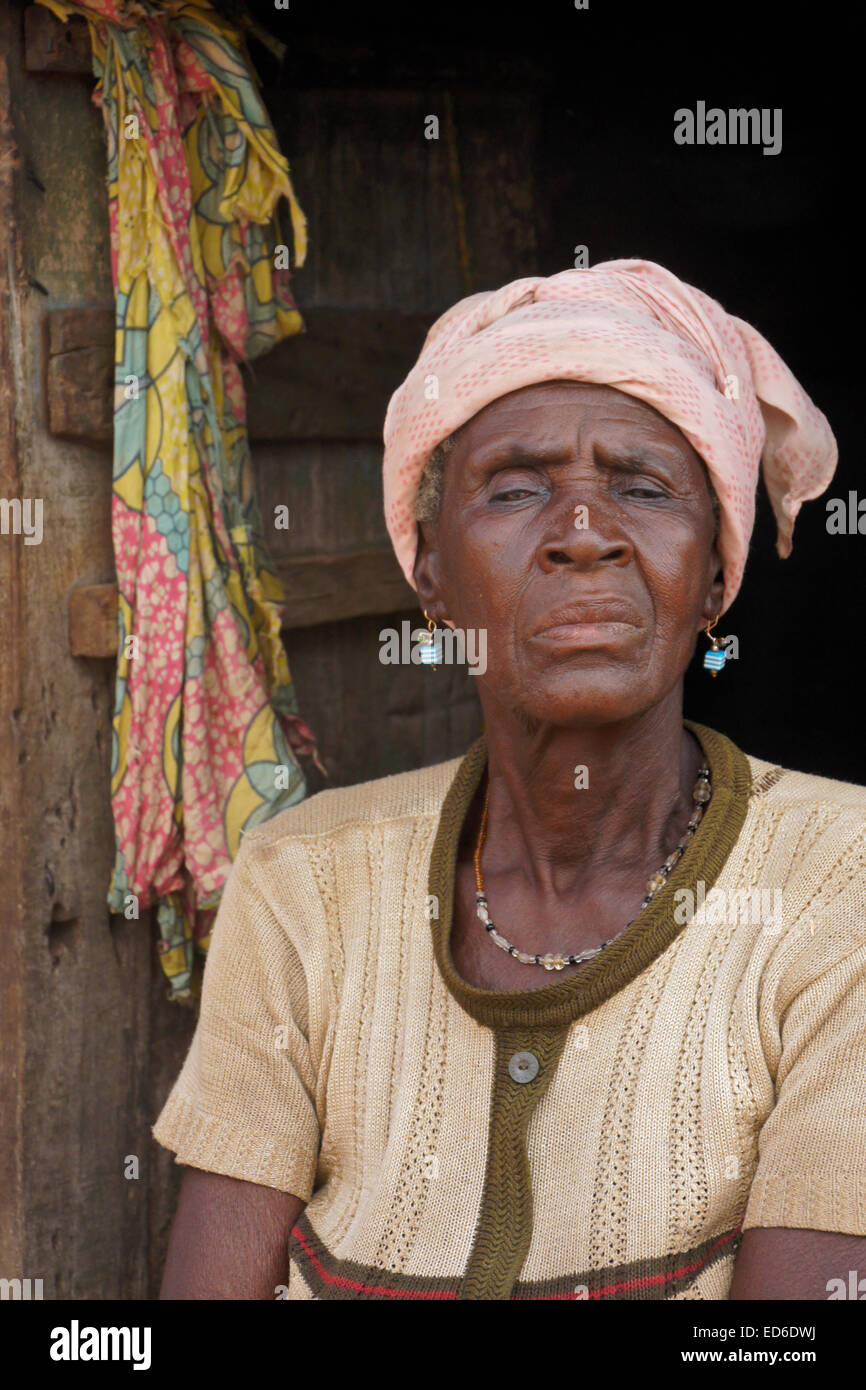 Anziana donna cieca di Gambaga, Ghana Foto Stock