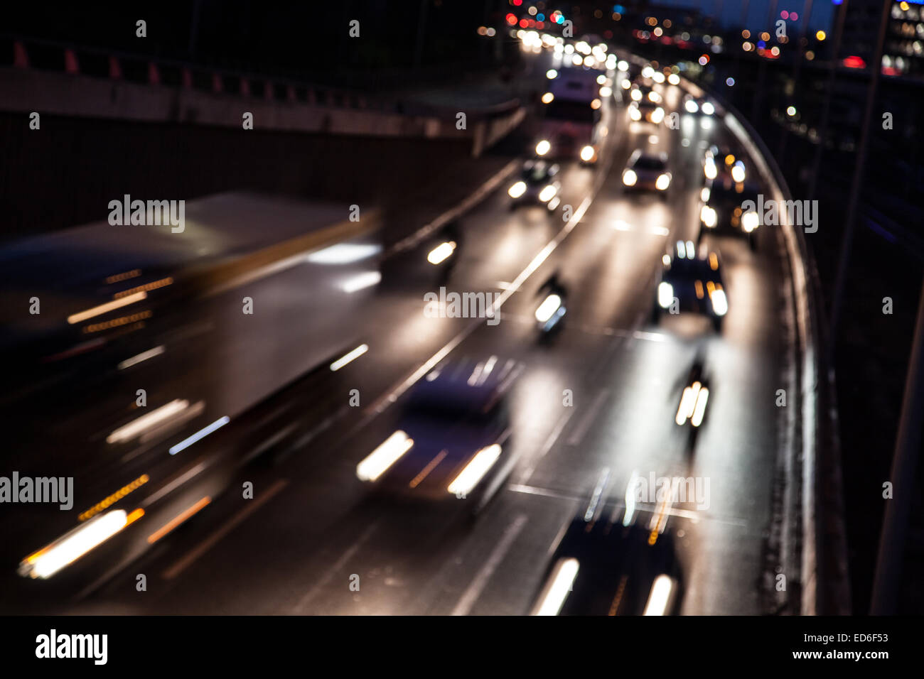 Il traffico su una autostrada (fondo) Foto Stock