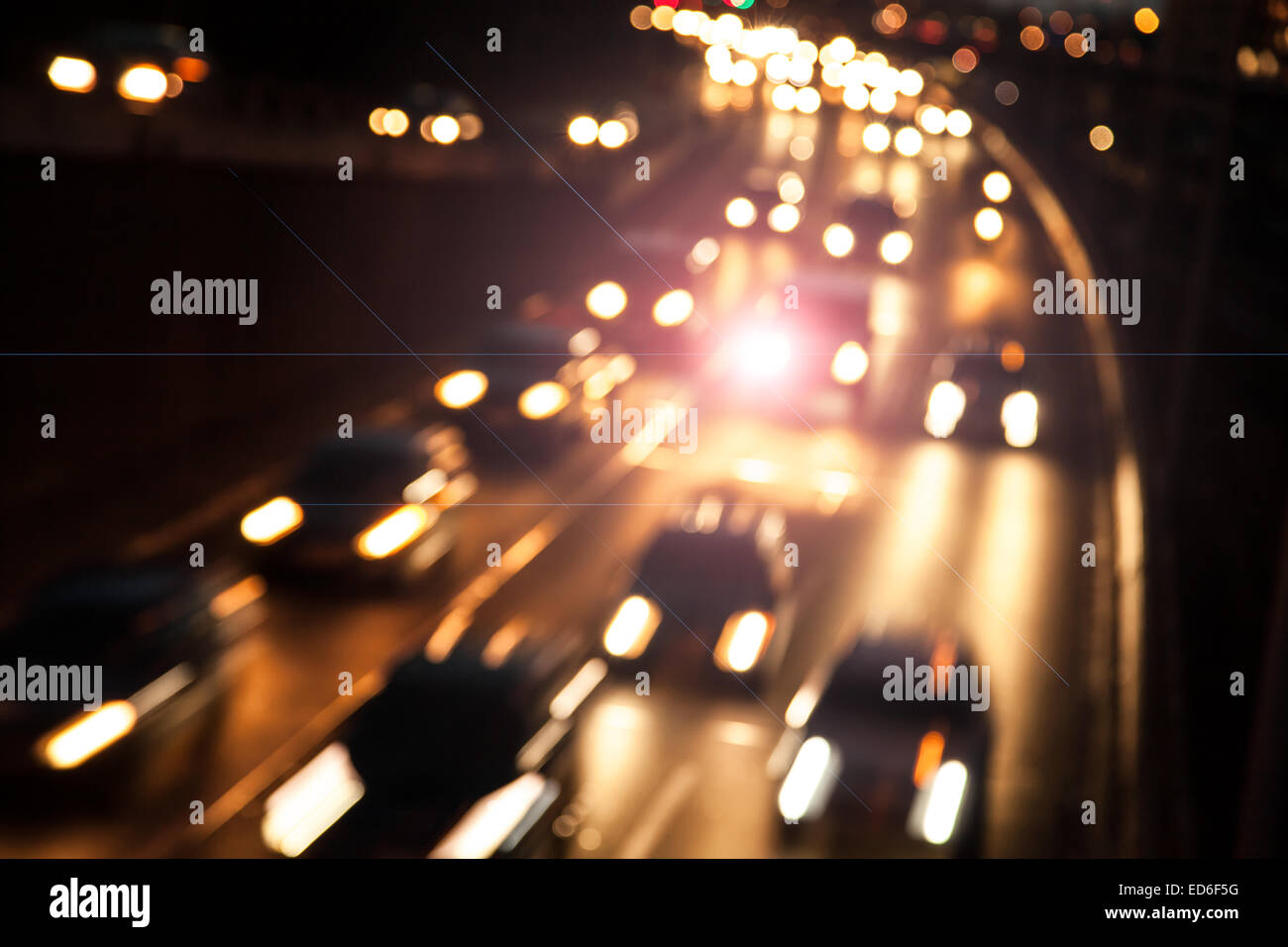 Auto su autostrada con lensflare Foto Stock