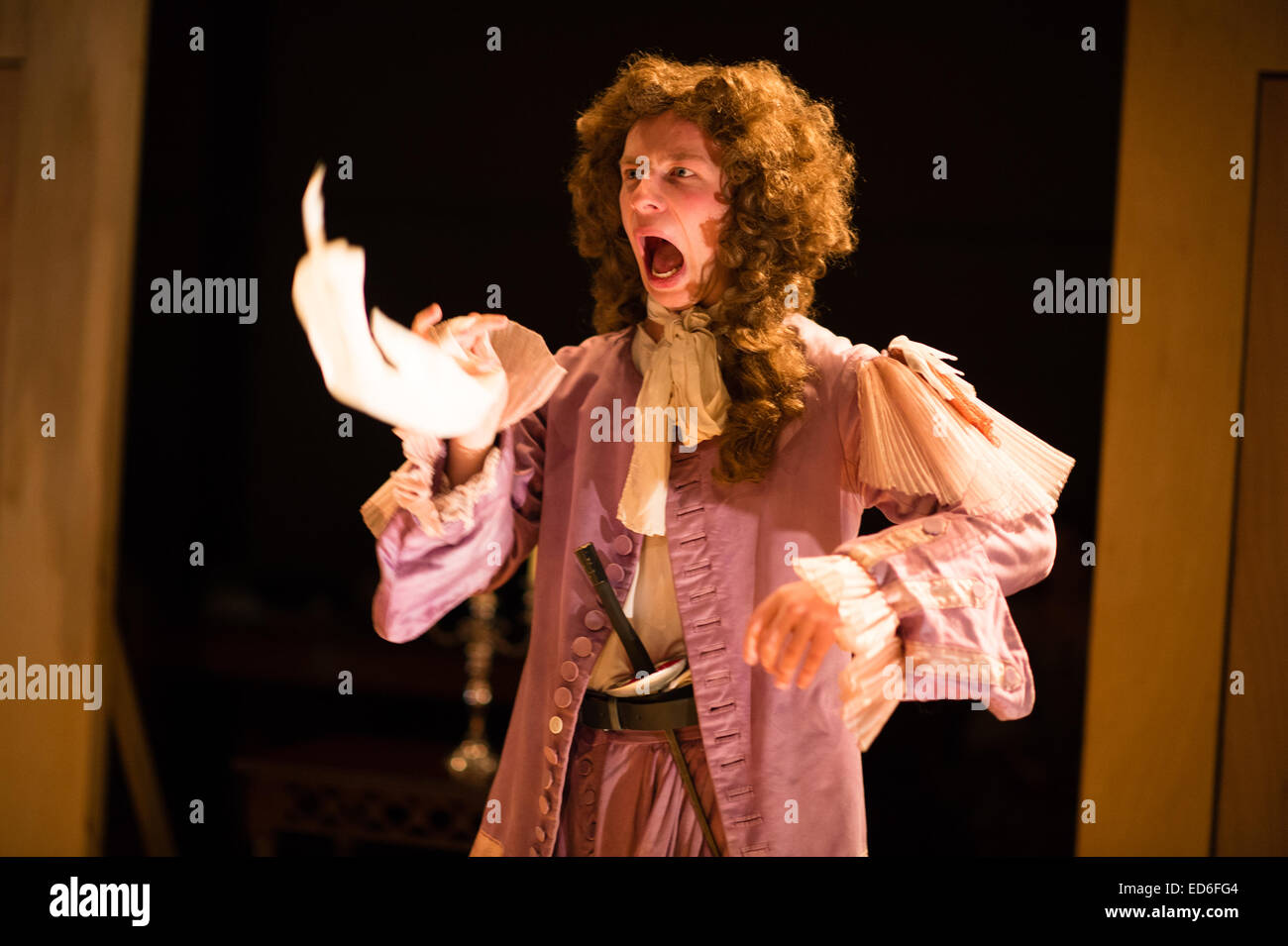Aberystwyth università studi teatrali studente di eseguire William Wycherley restauro della commedia "Il paese moglie', Regno Unito, Foto Stock
