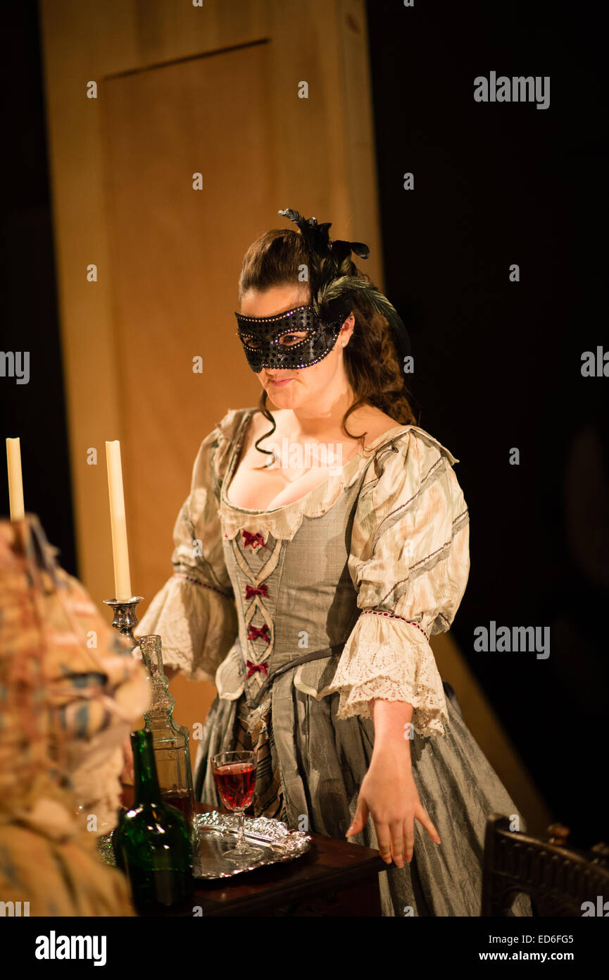 Aberystwyth università studi teatrali studente di eseguire William Wycherley restauro della commedia "Il paese moglie', Regno Unito, Foto Stock
