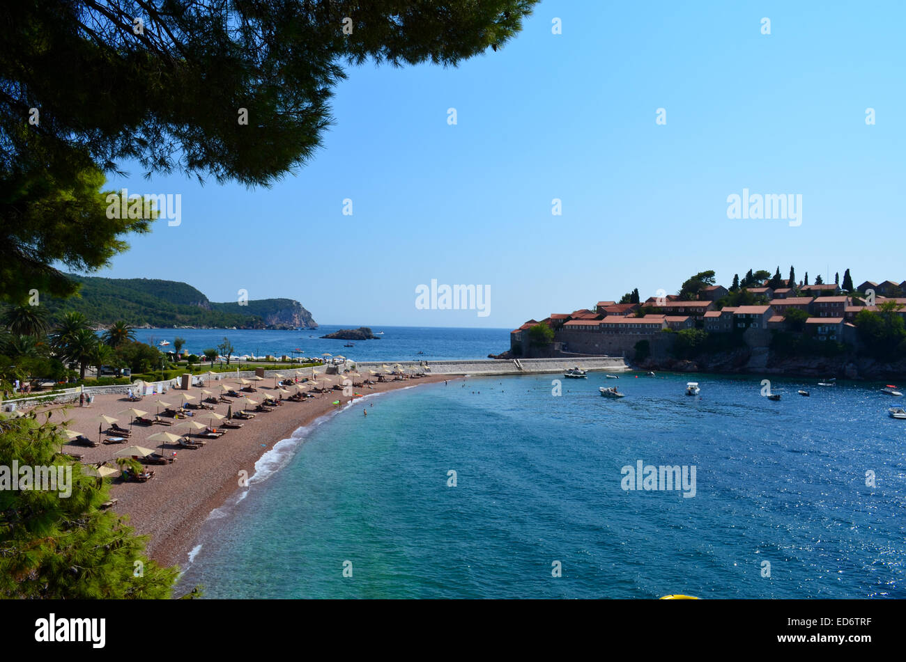 Spiaggia privata nelle vicinanze di Sveti Stefan isola in Montenegro Foto Stock