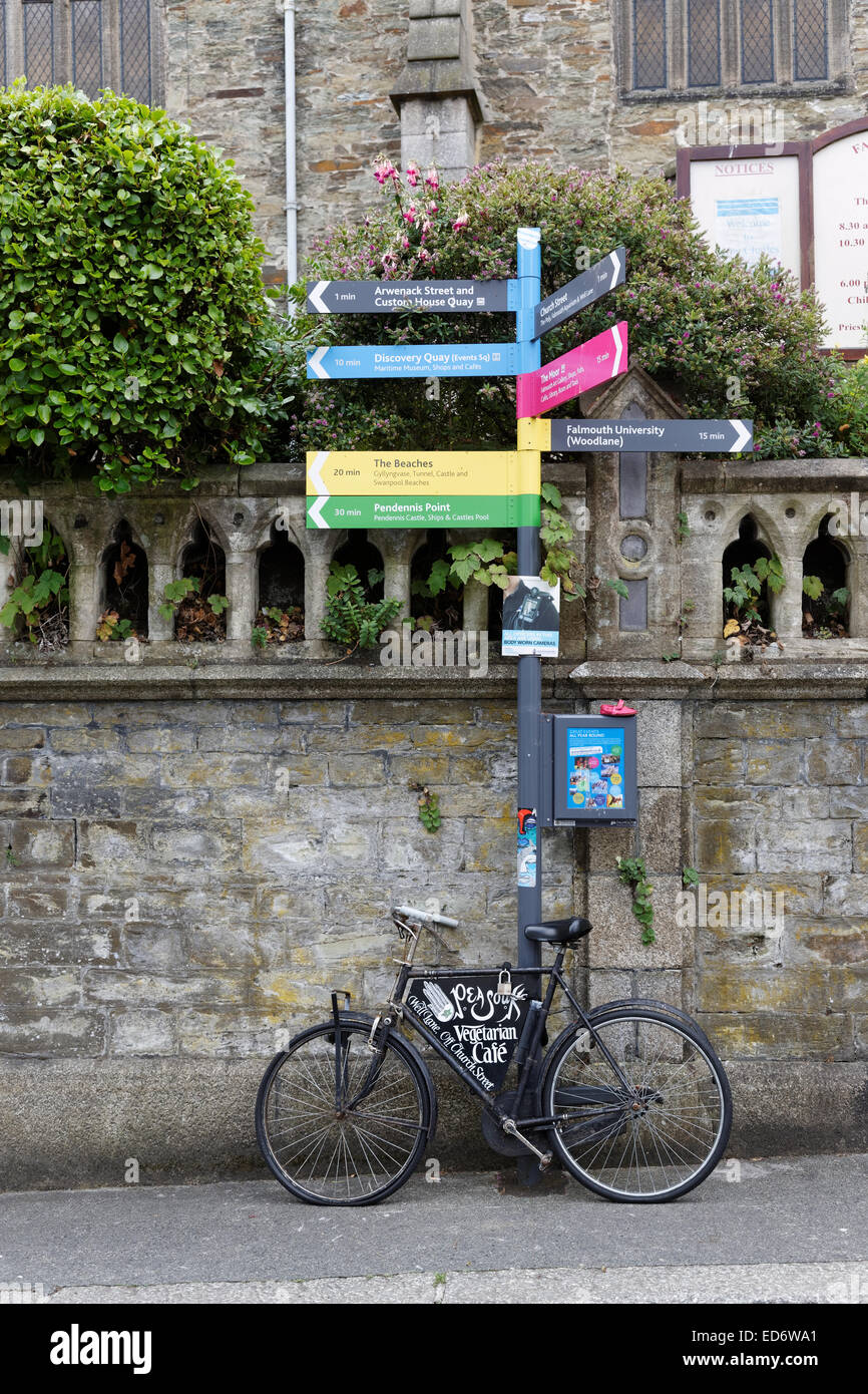 Noleggio si appoggia al cartello in Falmouth, Cornwall, Regno Unito. Foto Stock