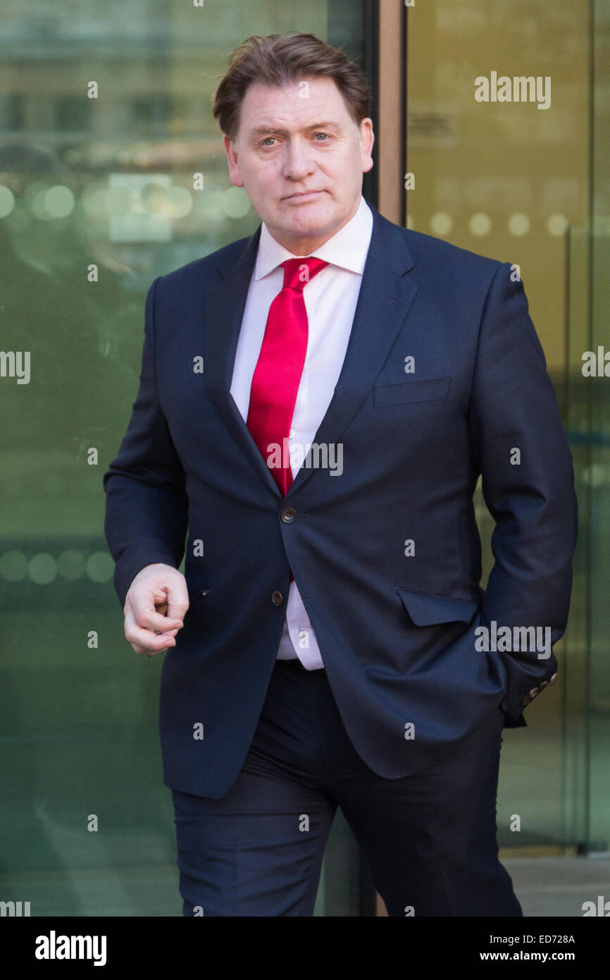 Londra, Regno Unito. 30 dic 2014. MP Eric Joyce lasciando Westminster Magistrates Court a Londra oggi. Joyce, un indipendente MP per Falkirk è caricata con due conteggi di assalto comune e un conteggio di danni criminali. Credito: WS pics/Alamy Live News Foto Stock