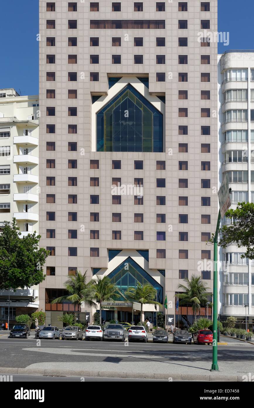 Parte anteriore del JW Marriott Hotel, spiaggia di Copacabana e di Rio de Janeiro in Brasile. Foto Stock