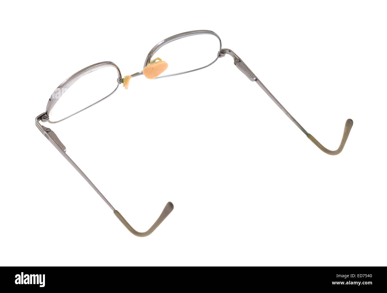 Un paio di occhiali con soft nose pads su uno sfondo bianco. Foto Stock