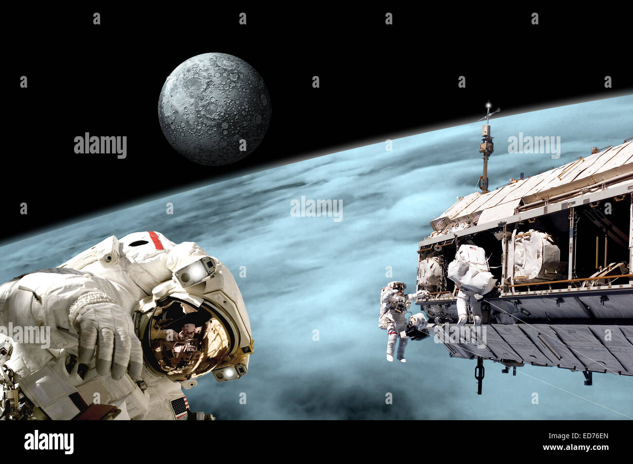 Un artista della rappresentazione di un team di astronauti esegue un lavoro su una stazione spaziale in orbita mentre un grande pianeta alieno come un grande Foto Stock