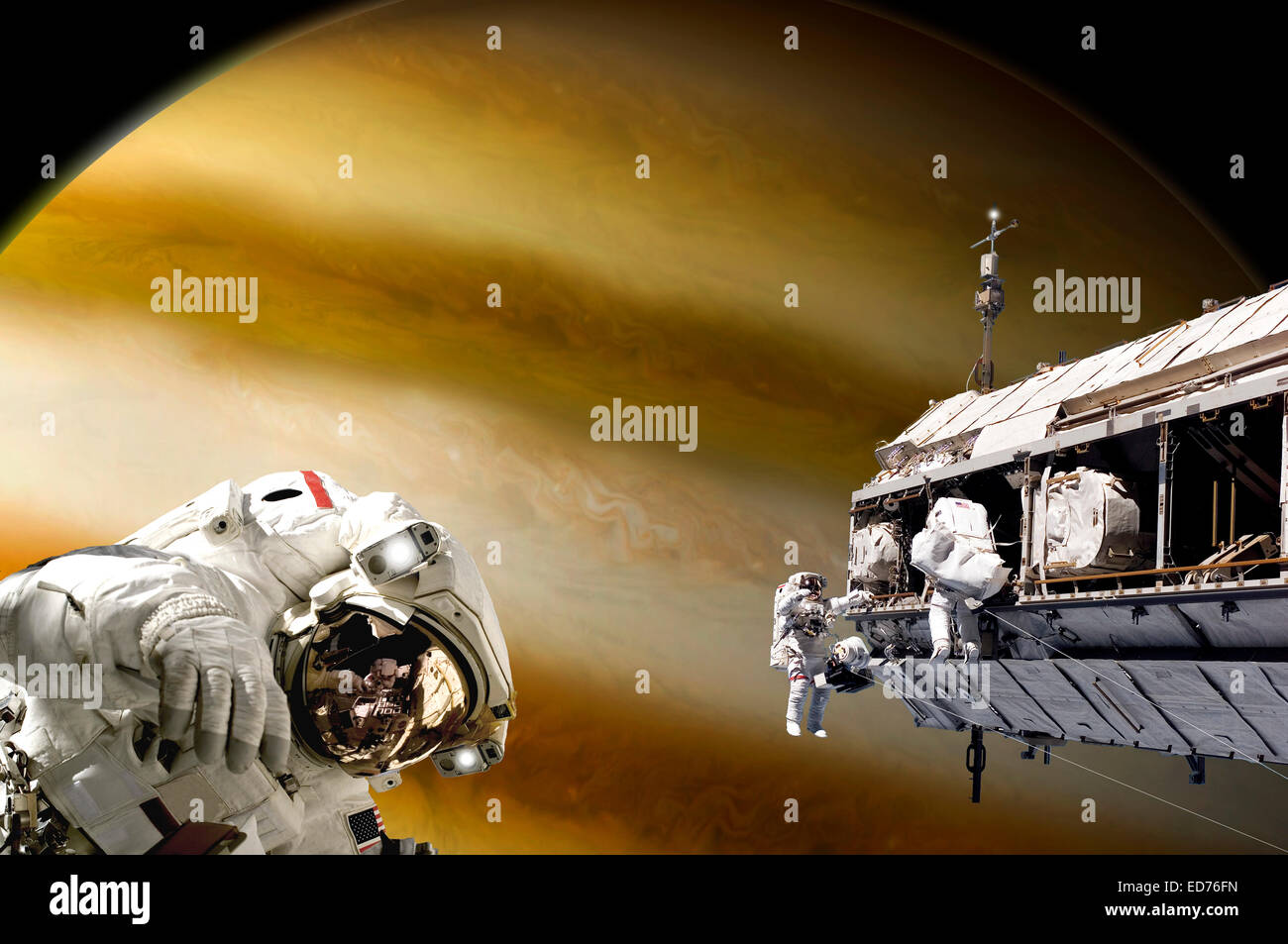 Un artista della rappresentazione di un team di astronauti esegue un lavoro su una stazione spaziale in orbita mentre un grande, GIOVE-come piano di alieni Foto Stock