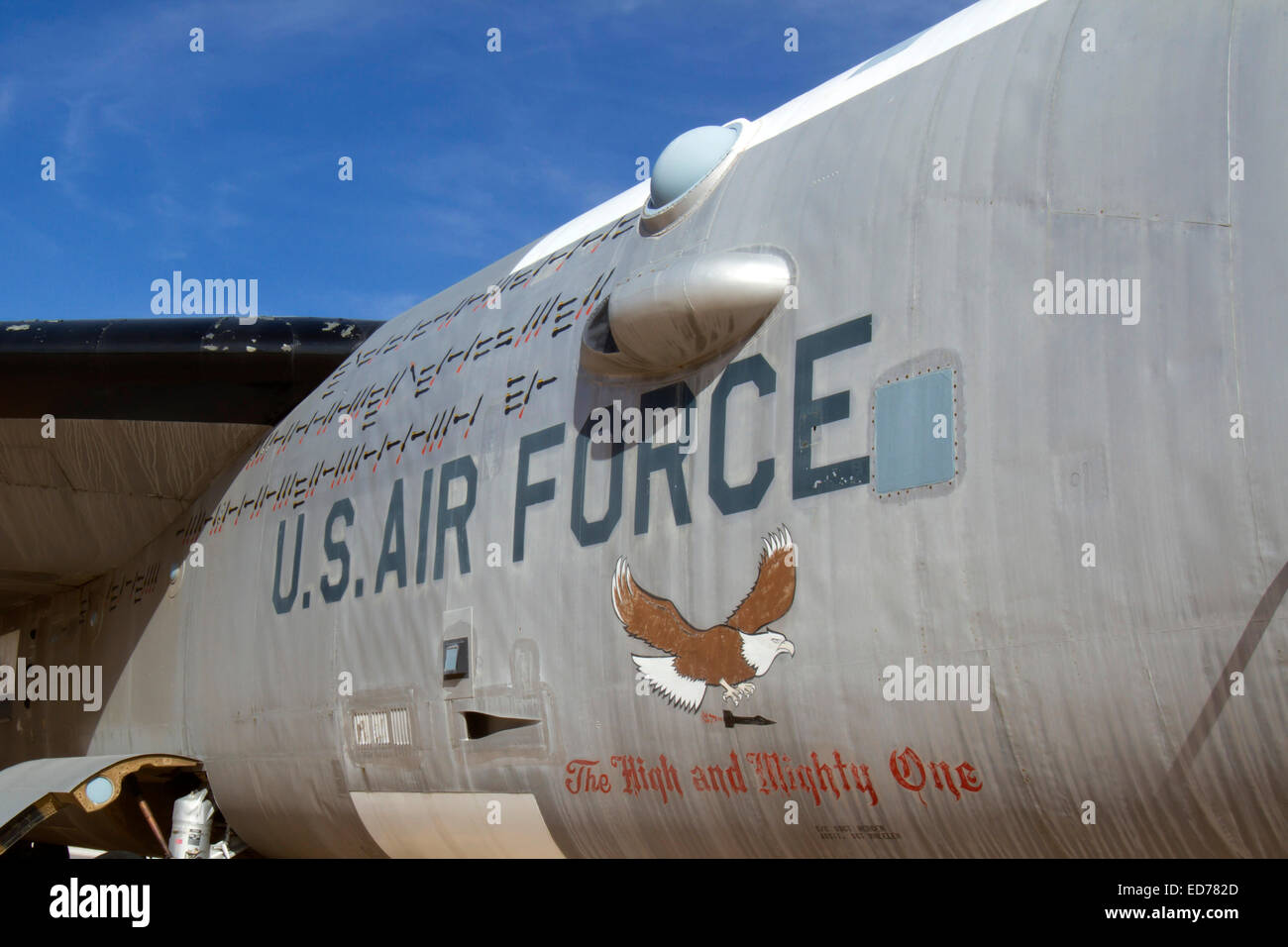 Tucson, AZ, Stati Uniti d'America - 12 Dicembre 2014 : US Air Force Bomber con cono arte Foto Stock