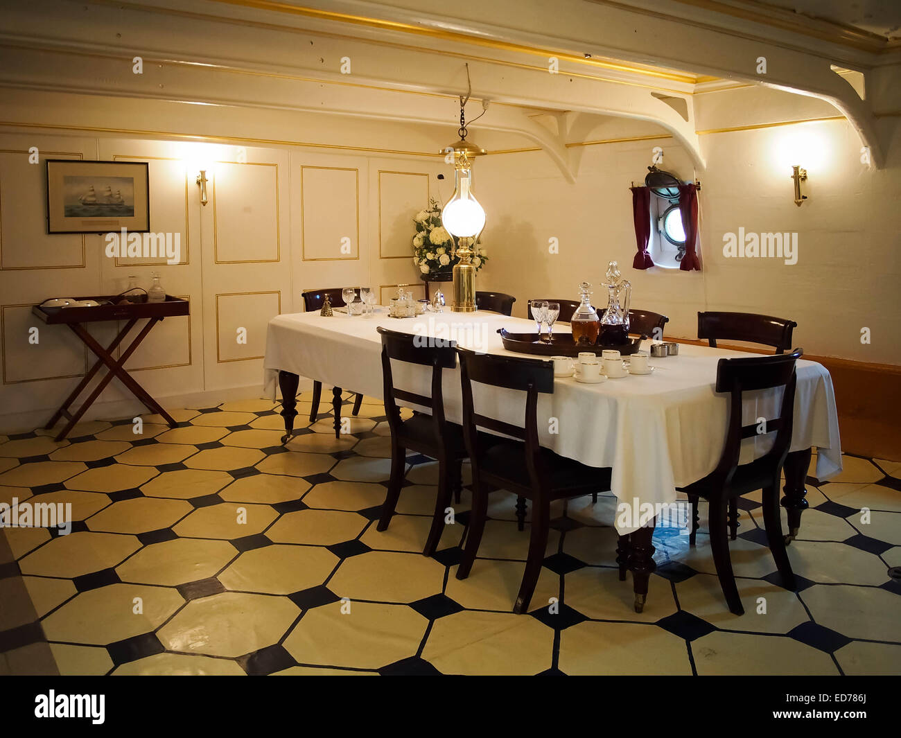 I capitani giorno cabina a bordo guerriero HMS a Portsmouth Historic Dockyard, Inghilterra Foto Stock