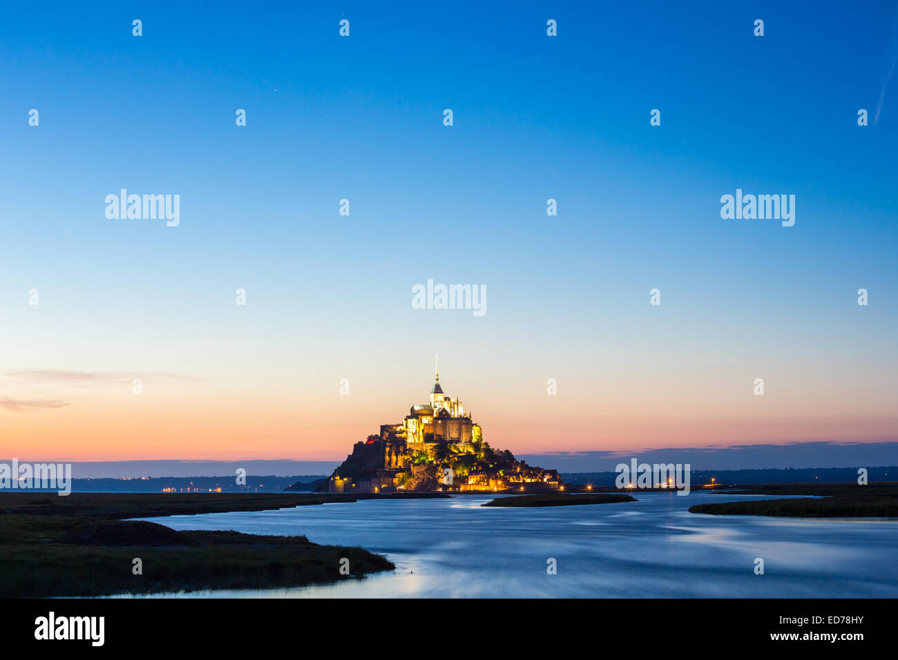 Mont Saint Michele al crepuscolo Francia Foto Stock