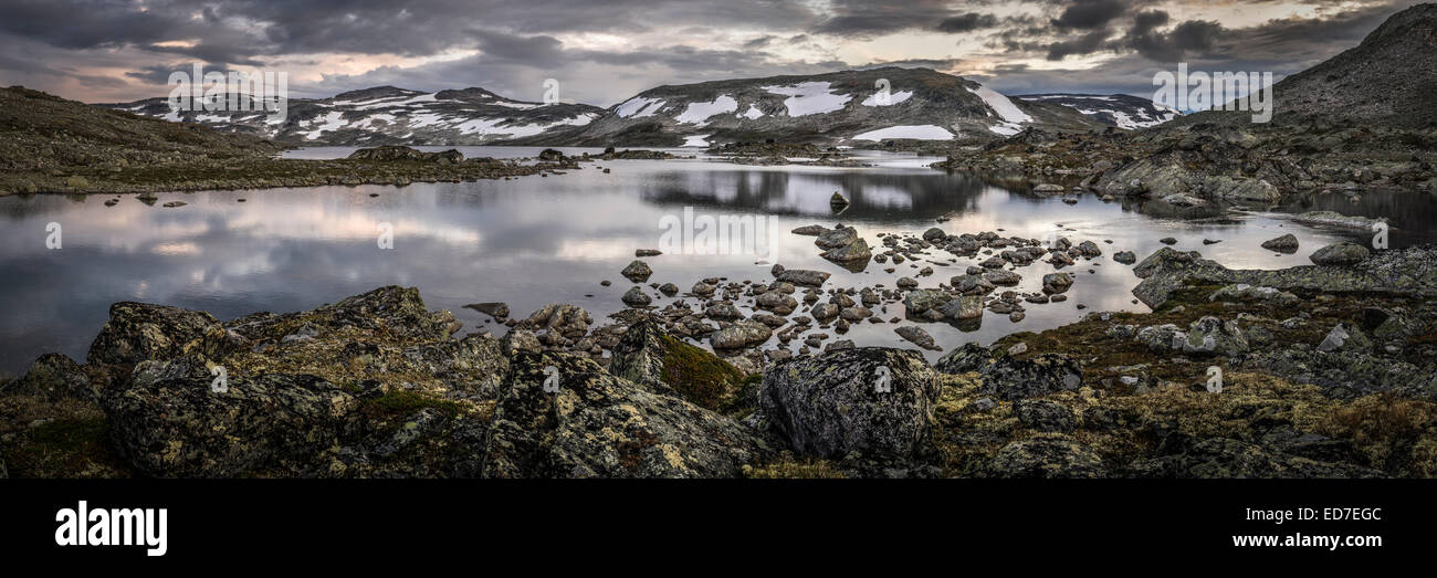 Skarvheimen, Norvegia - sera su Langavatnet a Kongshelleren Foto Stock