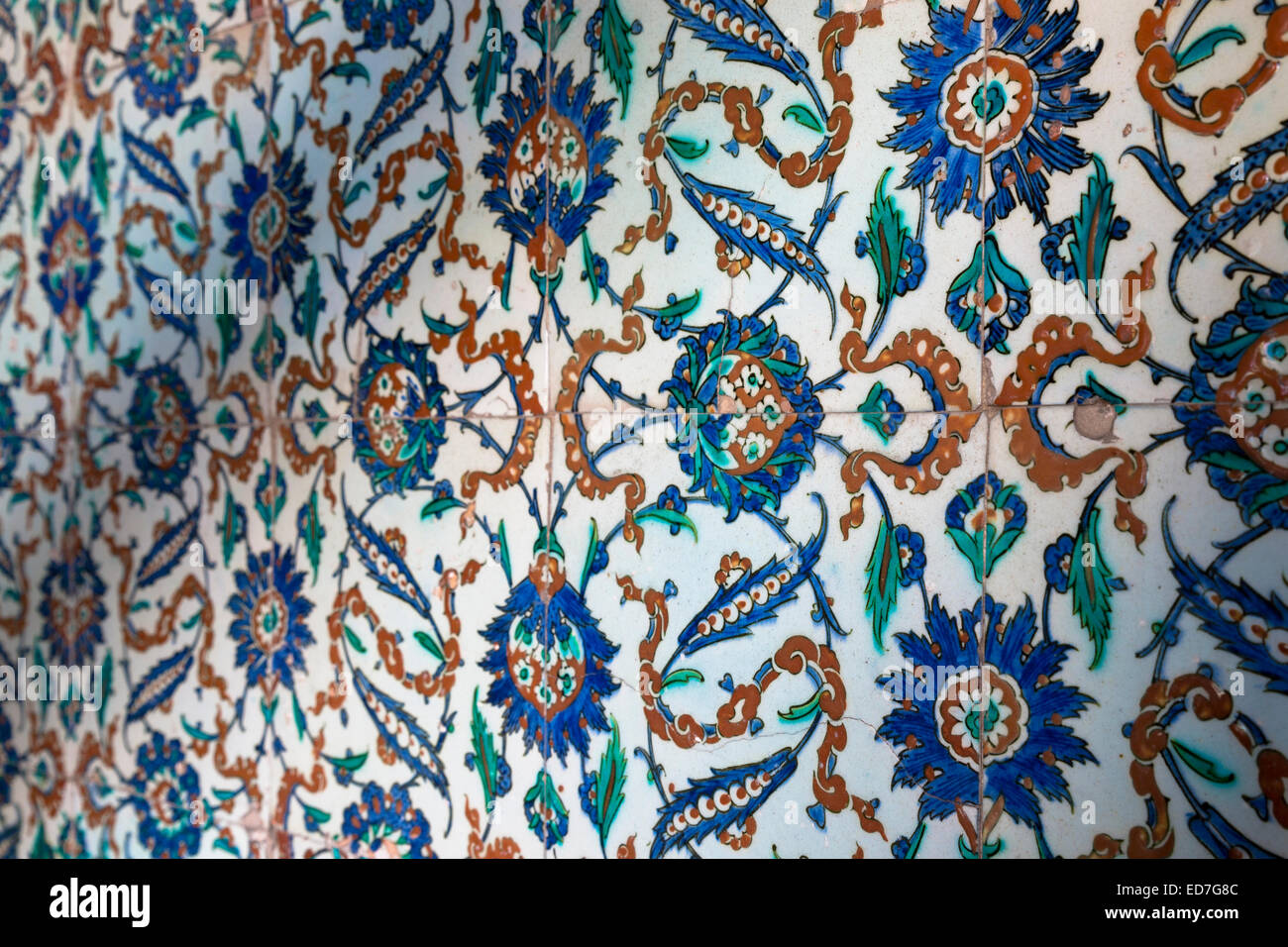 Le piastrelle di ceramica nel design floreale in camera privata del Principe Ereditario in Palazzo Topkapi Sarayi, ad Istanbul in Turchia Foto Stock