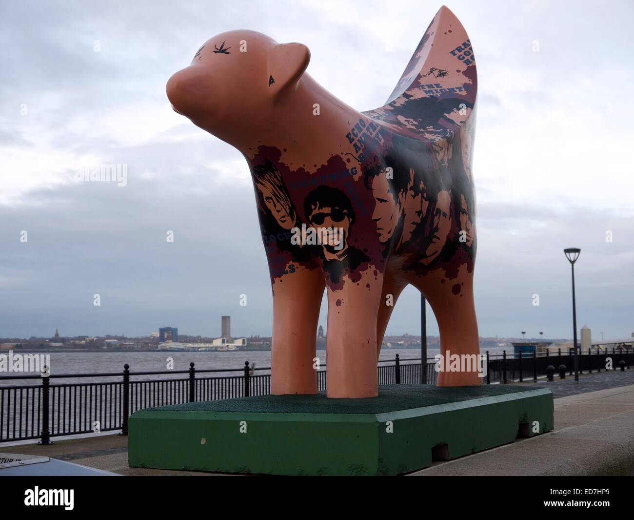 Lambanana a Liverpool con il fiume Mersey e Birkenhead in background. Foto Stock