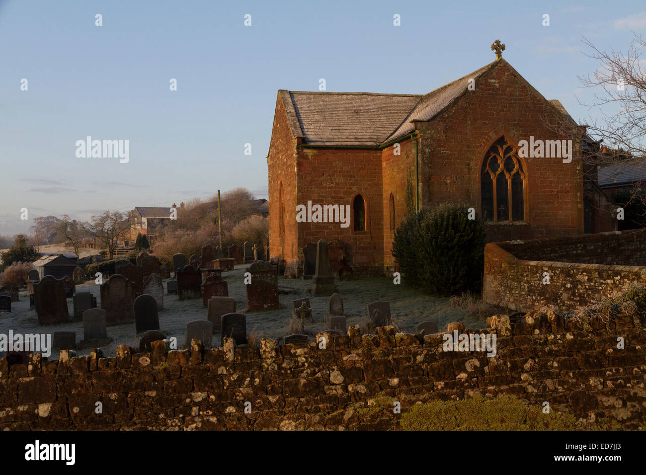 Chiesa di tutti i santi, Culgaith vicino a Penrith in Cumbria, su un gelido inverno di mattina Foto Stock