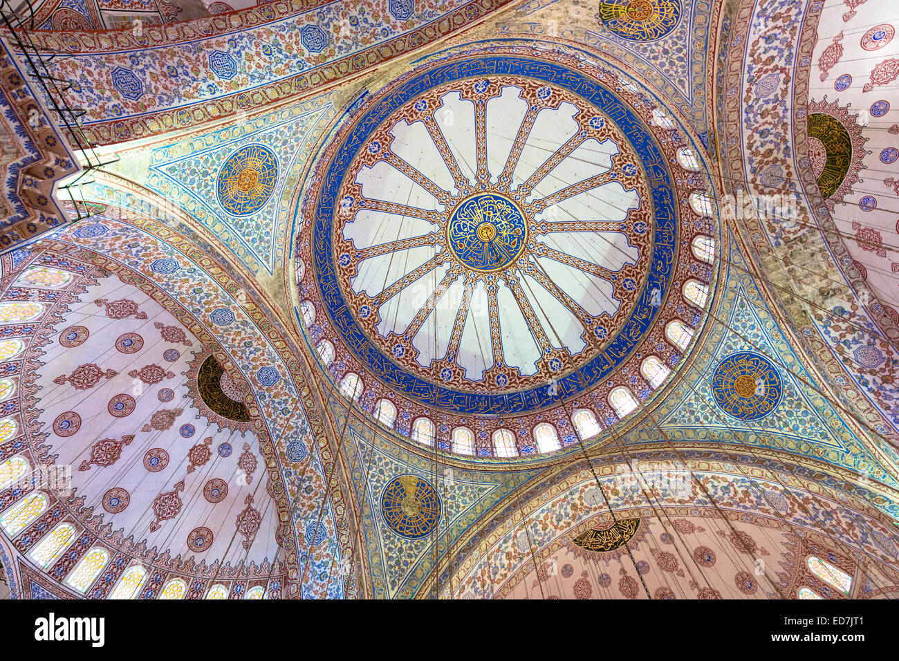 Abbellito ornato delle cupole della moschea Blu, Sultanahmet Camii o Sultan Ahmed moschea di Istanbul, Repubblica di Turchia Foto Stock