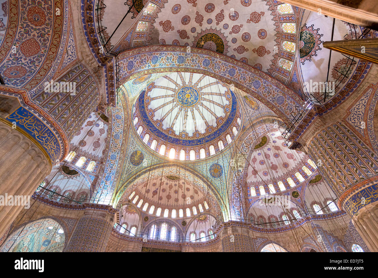 Le cupole ornate colonne della Moschea Blu, Sultanahmet Camii o Sultan Ahmed Moschea, del XVII secolo, Istanbul, Turchia Foto Stock