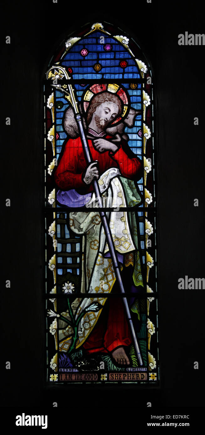 Una finestra di vetro colorato da Henry Mark Barnet che raffigura Gesù Buon Pastore, la chiesa di Santa Maria, Brilley Herefordshire Foto Stock
