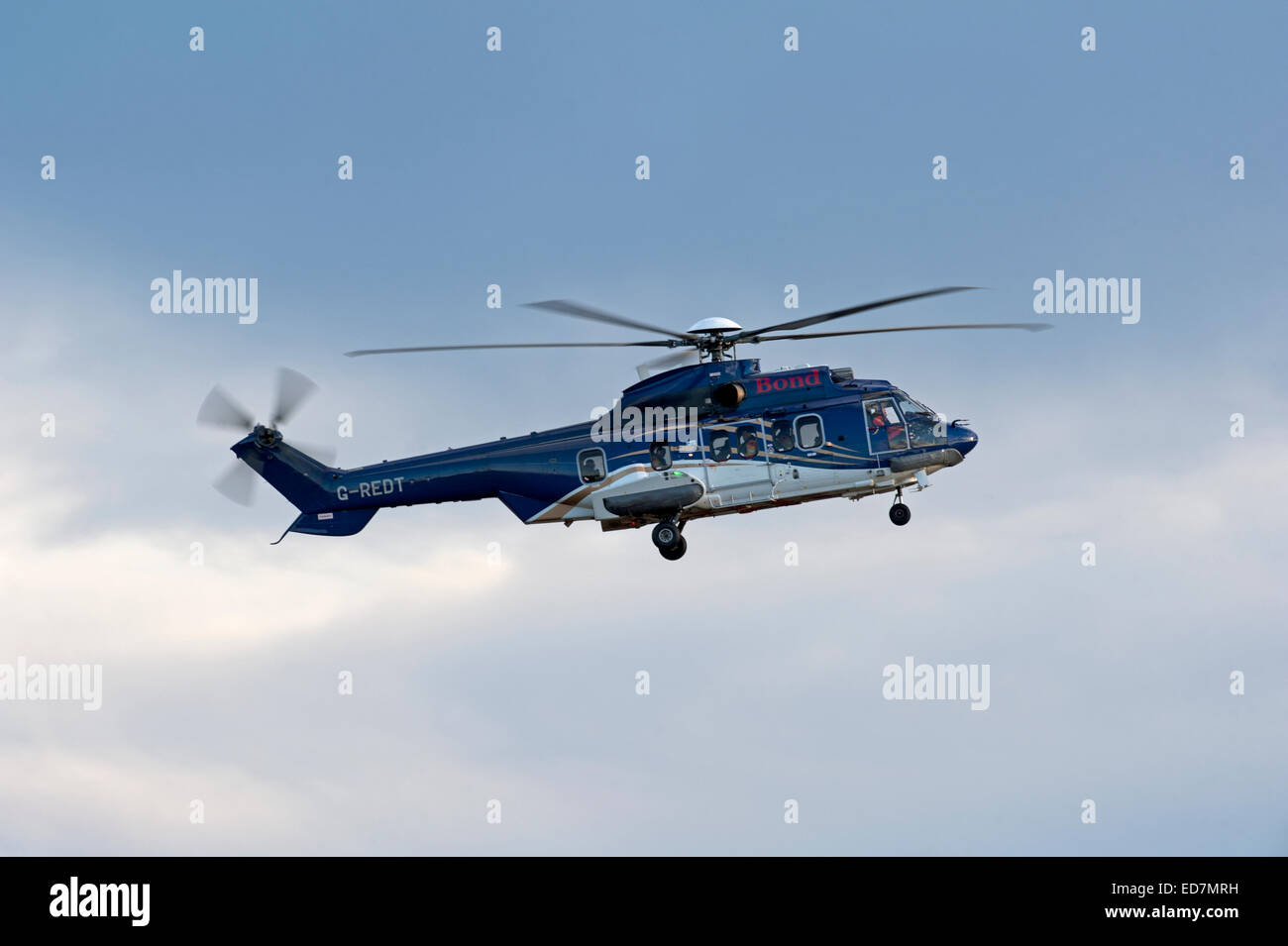 Bond Offshore Helicopters Eurocopter EC-225LP Super Puma Mk2+ a Dyce di Aberdeen, Scozia. 9394 SCO. Foto Stock