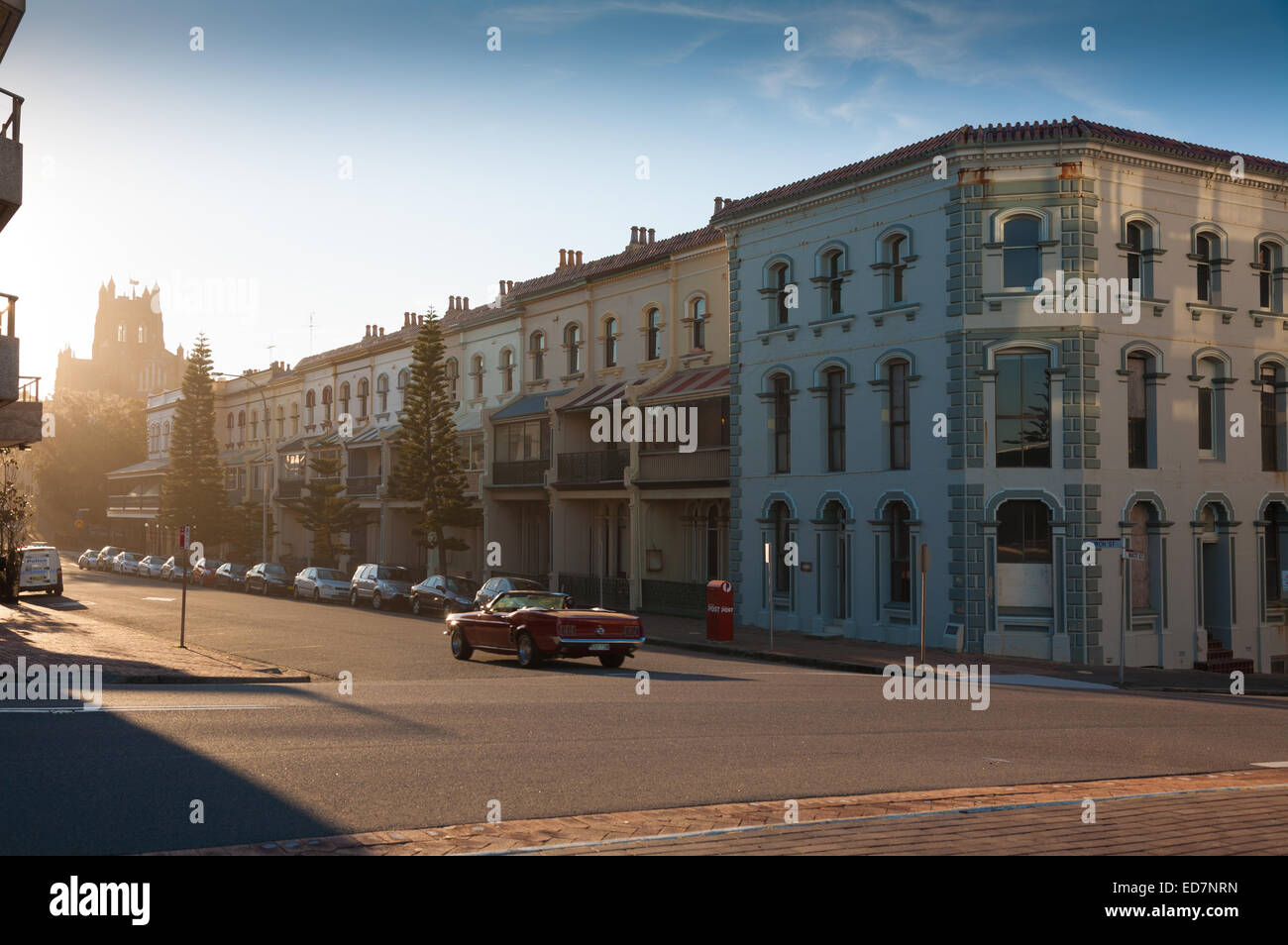 Il altamente streetscapes intatto -,terrazze e ville risalenti alla metà del XIX secolo fino alla fine del XX secolo. Ci sono vari residences data che quanto più indietro 1850s lungo Church Street Newcastle NSW Australia Foto Stock