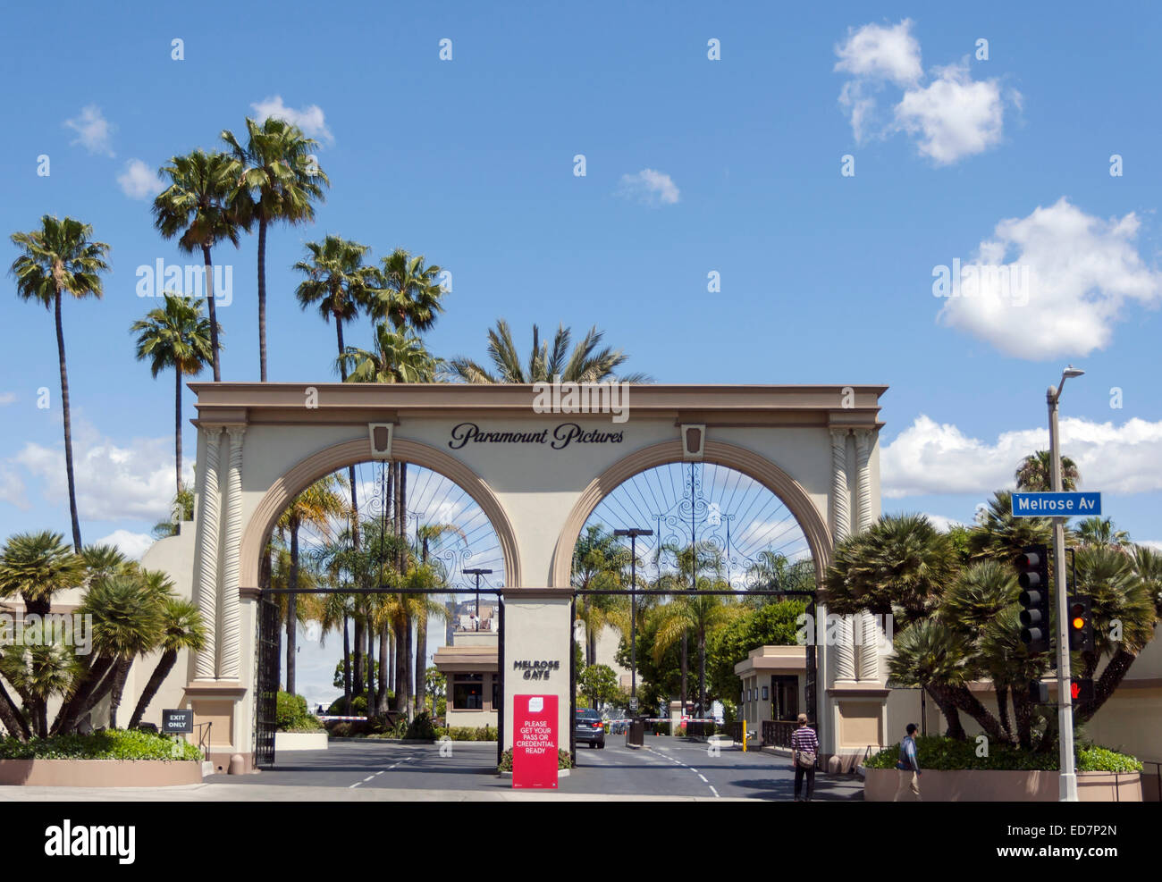 Hollywood e Los Angeles, California, Stati Uniti d'America. Il Melrose porta d'ingresso a Paramount Pictures di studio. Foto Stock