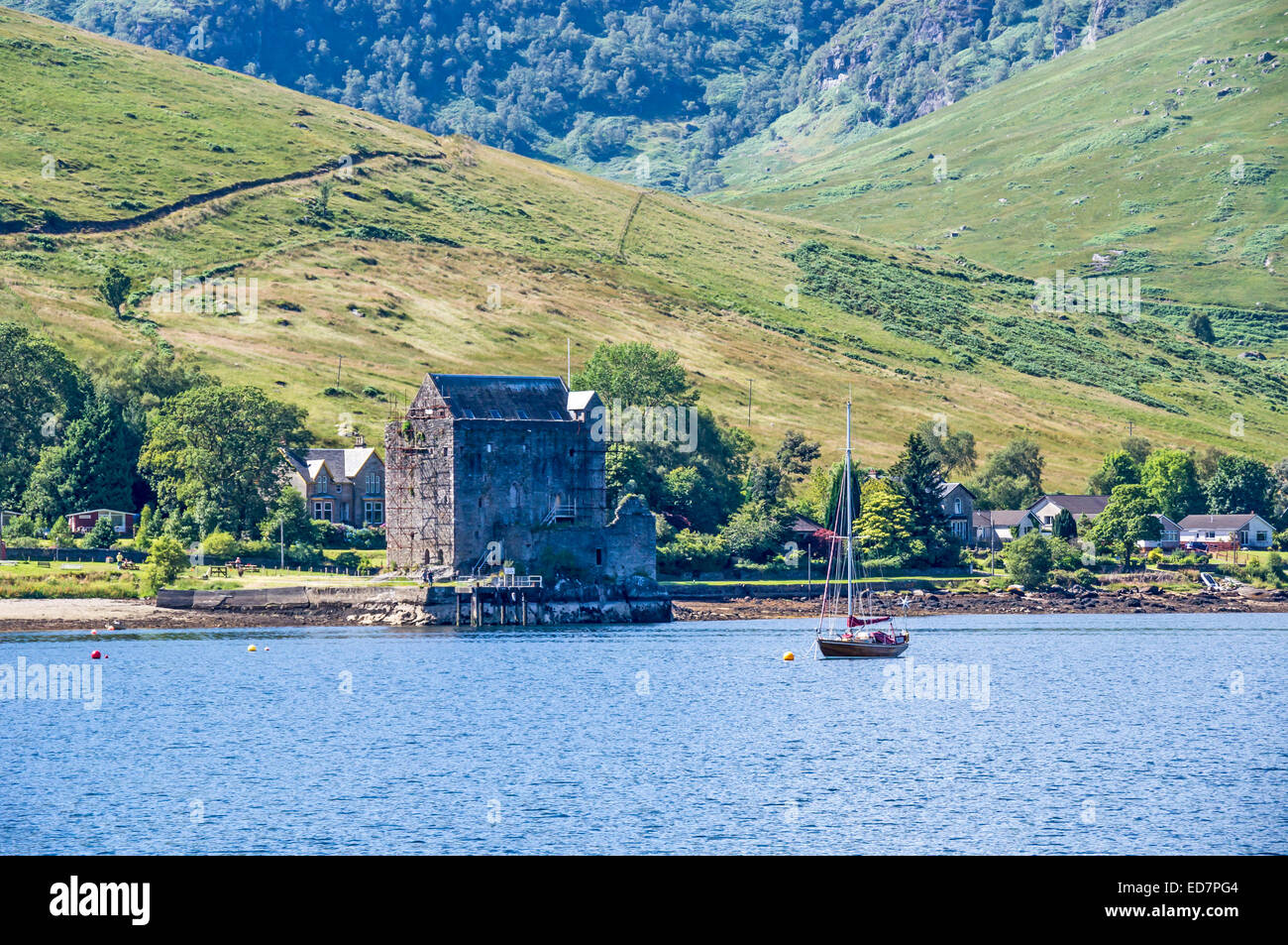 Il castello di Michael Carrick sulle rive di Loch Goil in Argyll and Bute Scozia Scotland Foto Stock