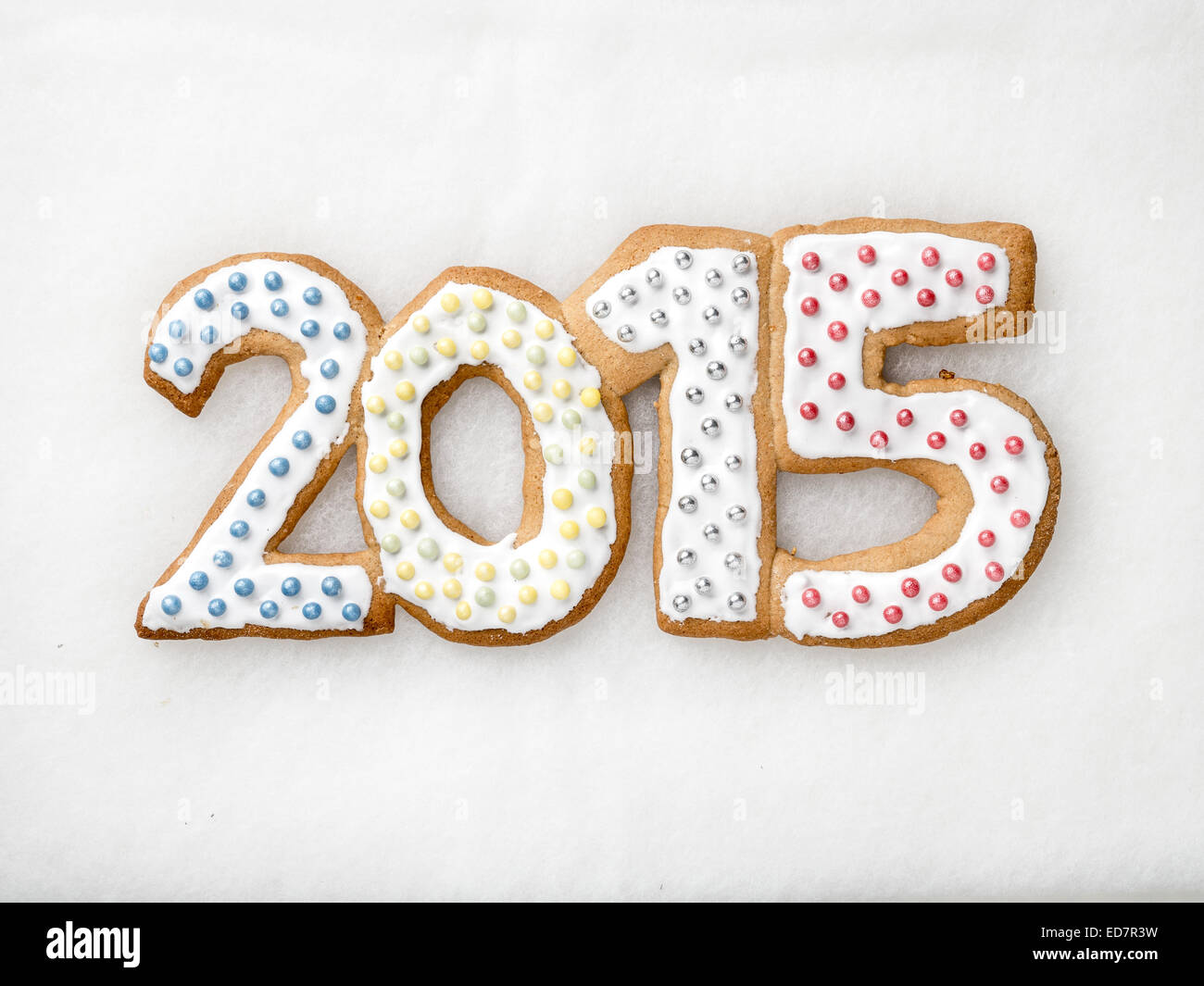 2015 Nuovo anno cifre fatte di pan di zenzero biscotti fatti in casa su bianco Foto Stock