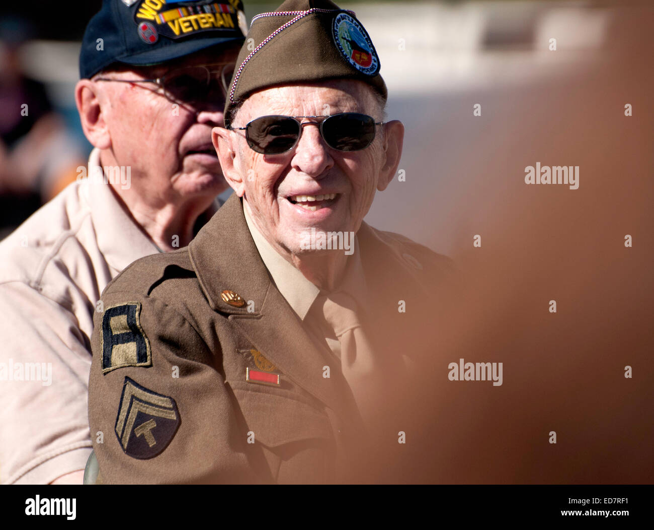 I veterani della Battaglia di Bulge marzo a veterani del giorno Parade di Tucson, Arizona, Stati Uniti. Foto Stock