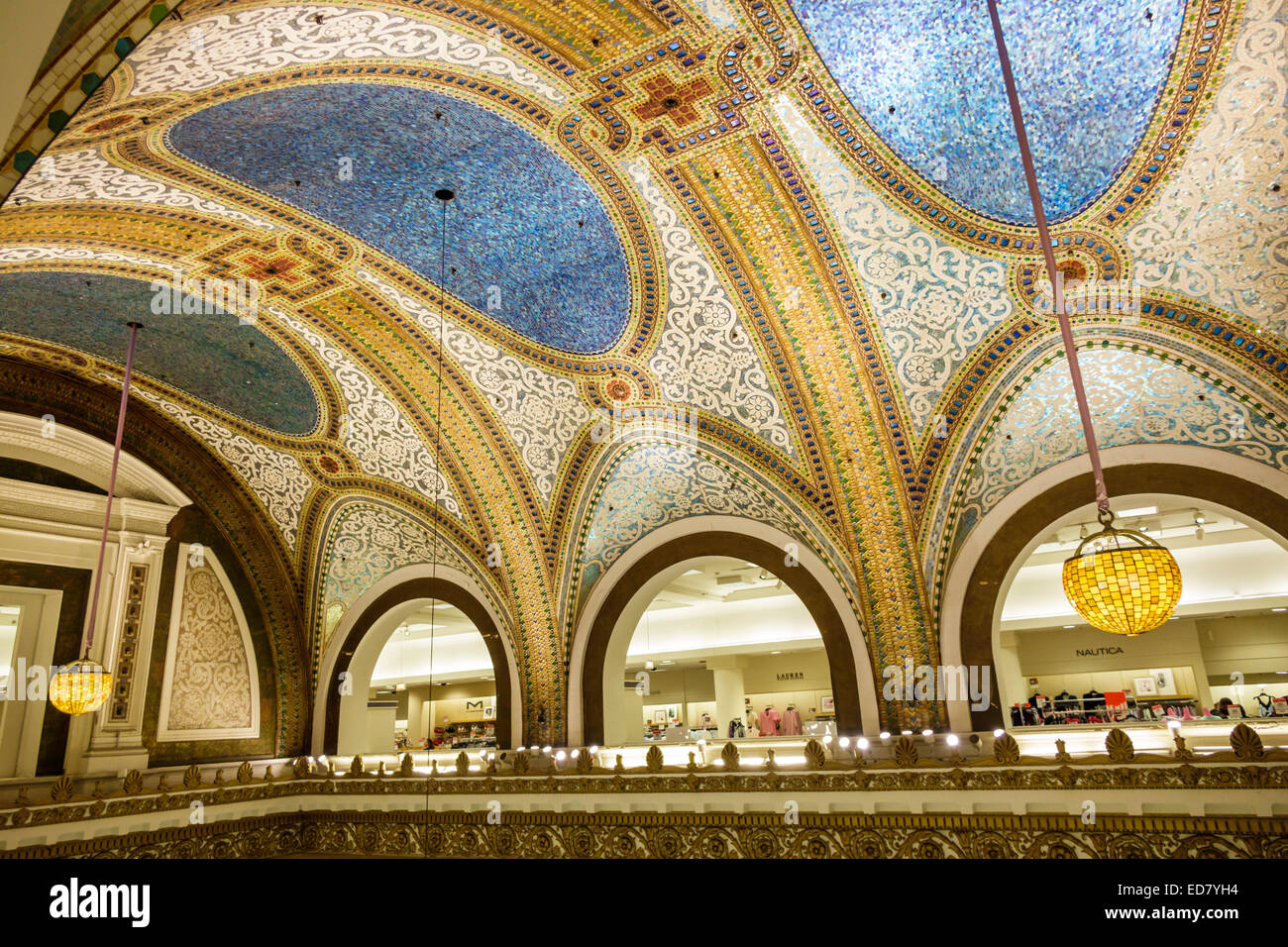 Chicago Illinois, Loop Retail Historic District, Downtown, North state Street, Marshall Field & Company Building, Macy's, Interior Inside, Tiffany Glass mosa Foto Stock